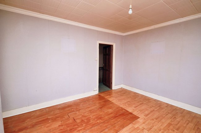 32 Clarendon Road, Gravesend, Kent, DA12 2BP 4