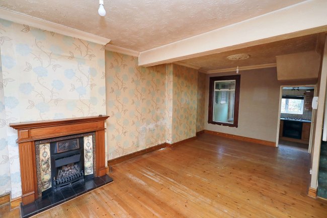 32 Clarendon Road, Gravesend, Kent, DA12 2BP 4