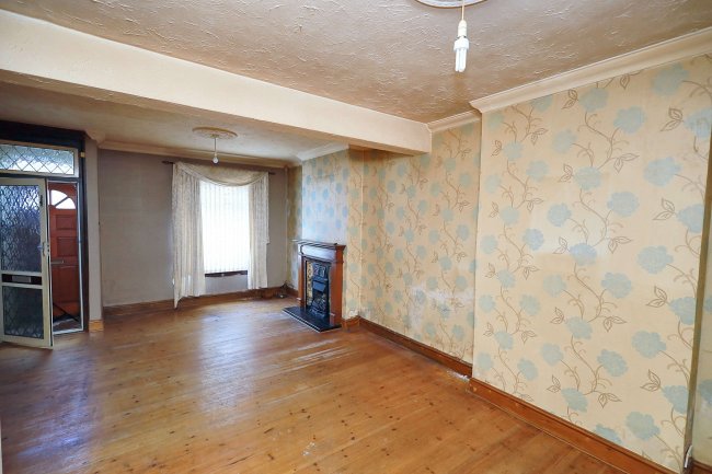 32 Clarendon Road, Gravesend, Kent, DA12 2BP 4