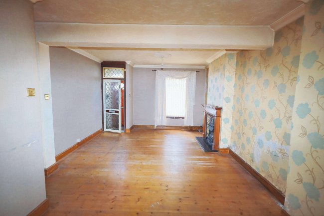 32 Clarendon Road, Gravesend, Kent, DA12 2BP 4