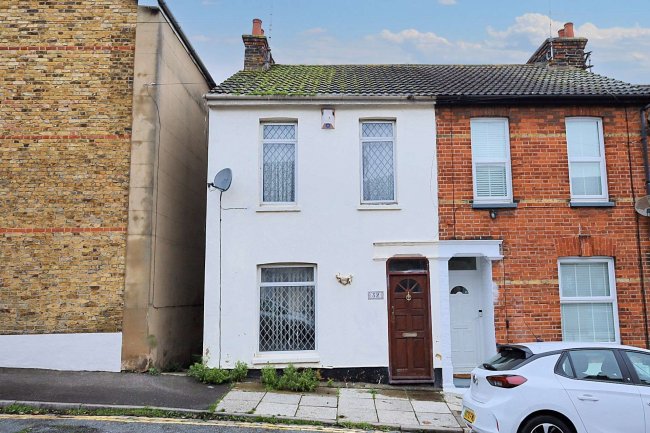 32 Clarendon Road, Gravesend, Kent, DA12 2BP 4