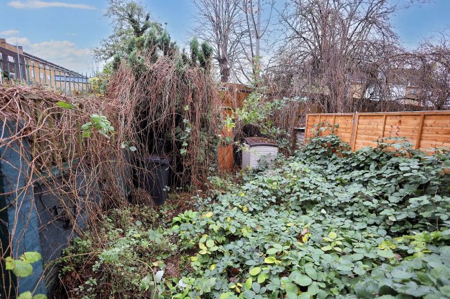 32 Clarendon Road, Gravesend, Kent, DA12 2BP 4