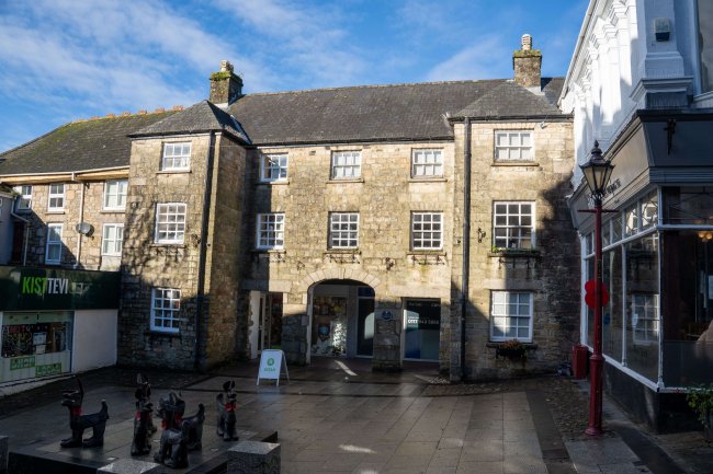 20 & 20A Fore Street, Redruth TR15 2BD 3