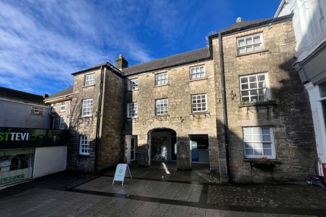 20 & 20A Fore Street, Redruth TR15 2BD 3