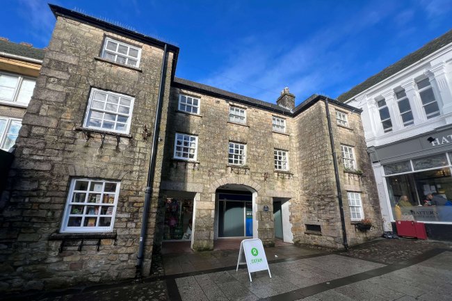 20 & 20A Fore Street, Redruth TR15 2BD 3