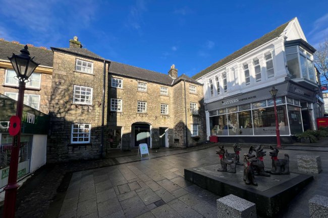 20 & 20A Fore Street, Redruth TR15 2BD 3