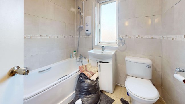 5 Homefield Close, London, NW10 0SN 6