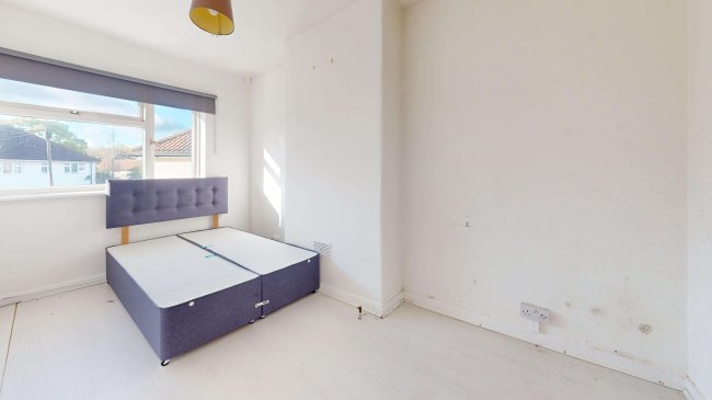 5 Homefield Close, London, NW10 0SN 6