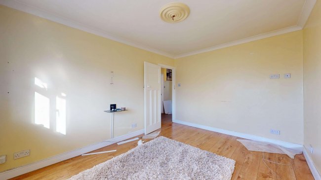 5 Homefield Close, London, NW10 0SN 6