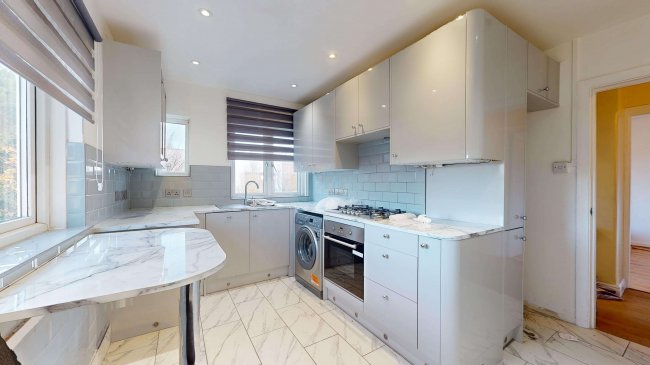 5 Homefield Close, London, NW10 0SN 6