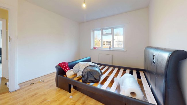 5 Homefield Close, London, NW10 0SN 6