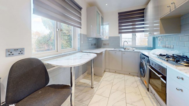 5 Homefield Close, London, NW10 0SN 6