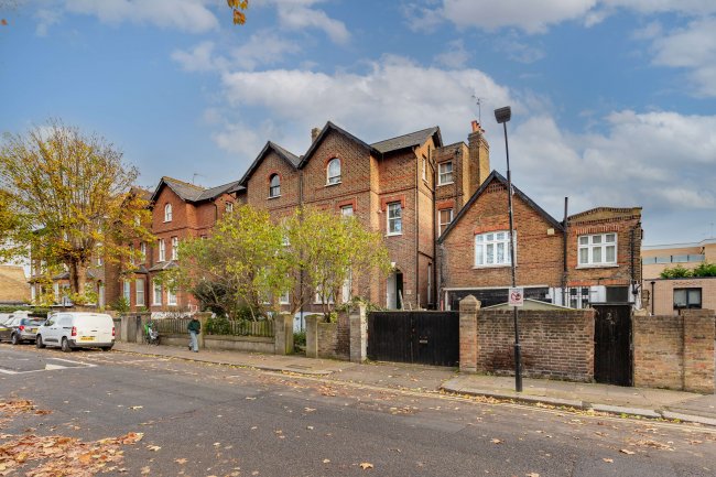 Flat A, 4 Iffley Road, Hammersmith, W6 0PA 5