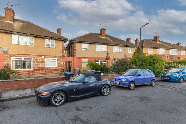 21 Riverside Gardens, Wembley, HA0 1JF 3