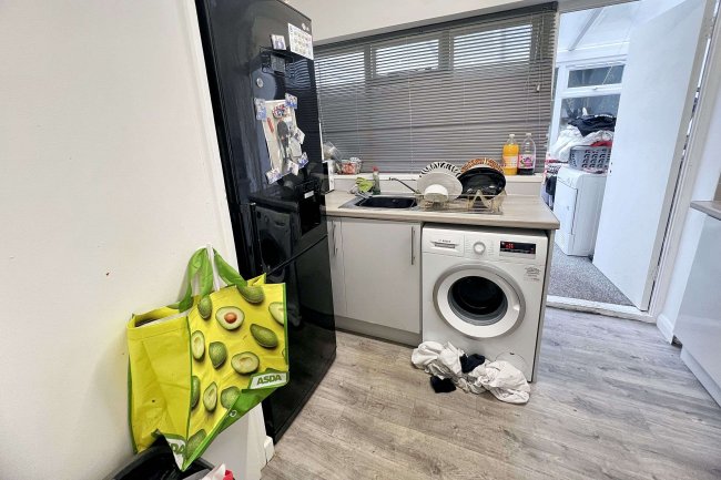 6a Radnor Park Road, Folkstone, Kent, CT19 5AU 1