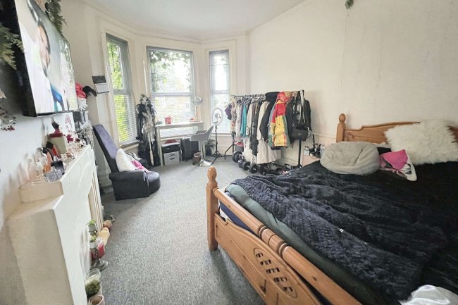 6a Radnor Park Road, Folkstone, Kent, CT19 5AU 1