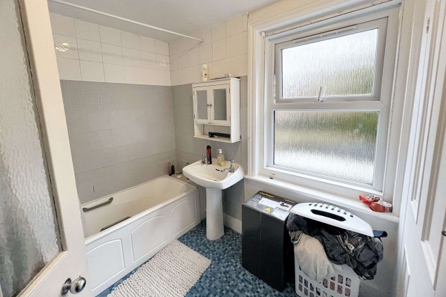 6b Radnor Park Road, Folkstone, Kent, CT19 5AU 6