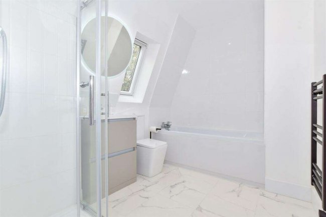 29 The Terrace, Rochester, Kent, ME1 1XN 7