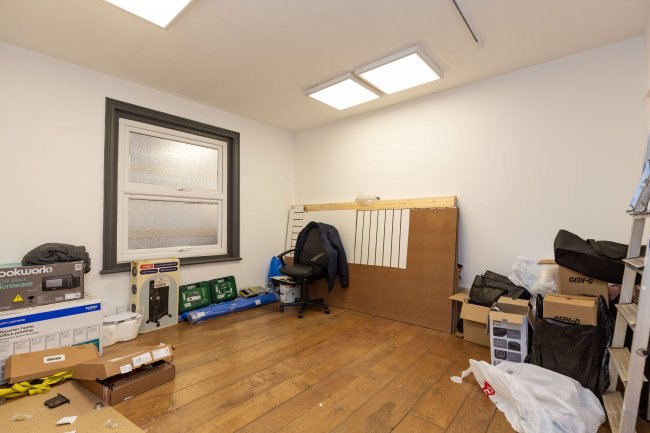 87 Wey Hill, Haselmere, Surrey, GU27 1HN 5