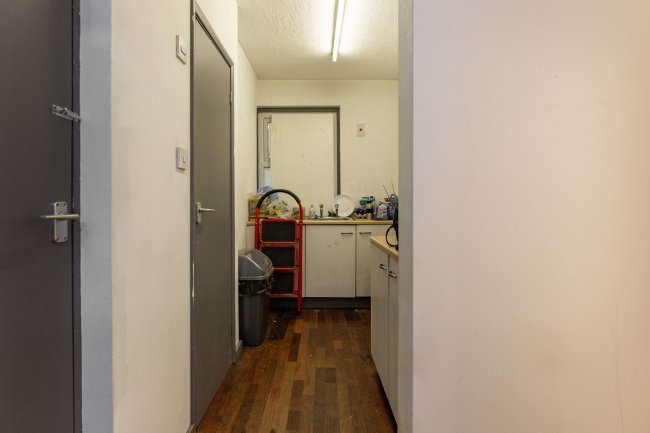 87 Wey Hill, Haselmere, Surrey, GU27 1HN 5