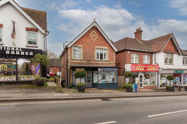 87 Wey Hill, Haselmere, Surrey, GU27 1HN 5