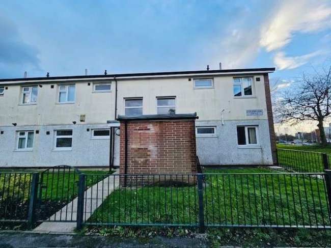 11 Colebrook Drive Manchester Greater Manchester, M40 5LB 10