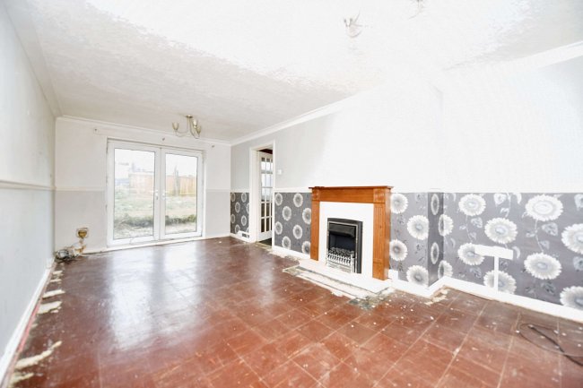 81 Dove Croft, New Ollerton, Newark, Nottinghamshire, NG22 9RQ 4