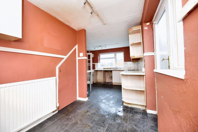 81 Dove Croft, New Ollerton, Newark, Nottinghamshire, NG22 9RQ 4