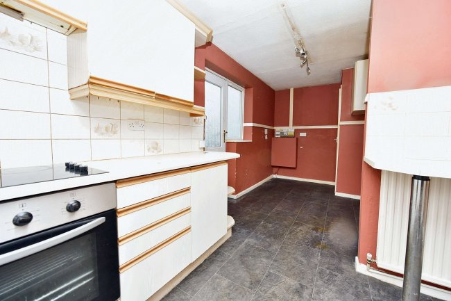 81 Dove Croft, New Ollerton, Newark, Nottinghamshire, NG22 9RQ 4