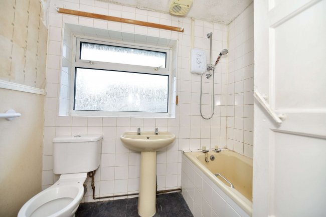 81 Dove Croft, New Ollerton, Newark, Nottinghamshire, NG22 9RQ 4