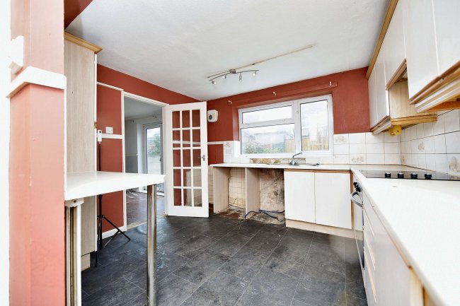 81 Dove Croft, New Ollerton, Newark, Nottinghamshire, NG22 9RQ 4