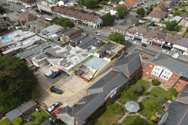 53 Central Road, Worcester Park, Surrey KT4 8EB 1