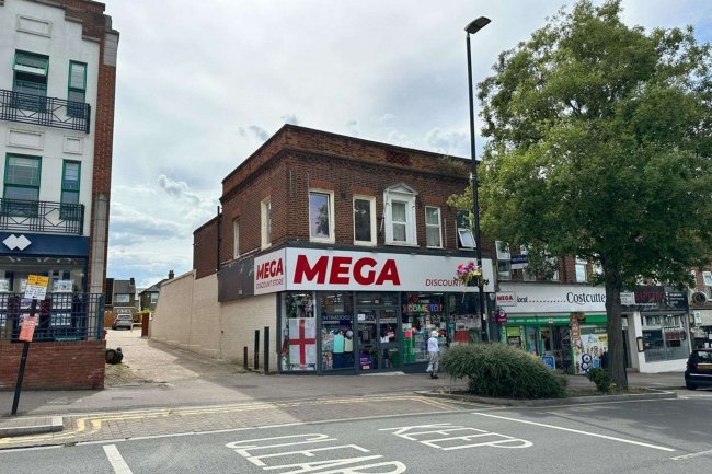 53 Central Road, Worcester Park, Surrey KT4 8EB 1