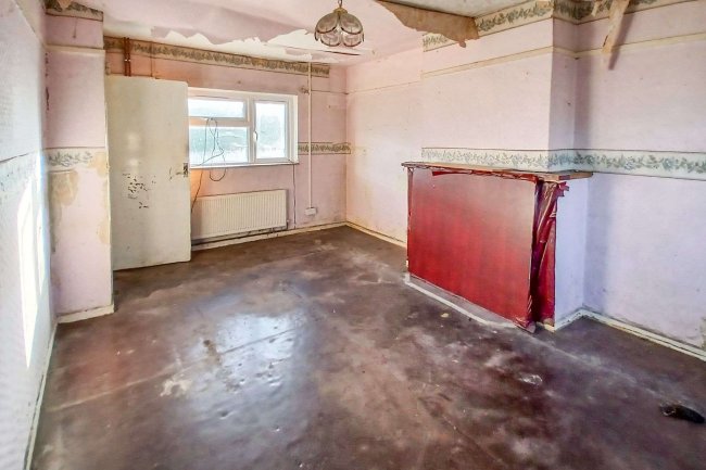 4 Hungerford Road, East Grafton, Marlborough, SN8 3DG 9