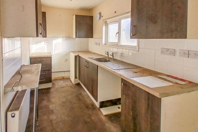 4 Hungerford Road, East Grafton, Marlborough, SN8 3DG 9