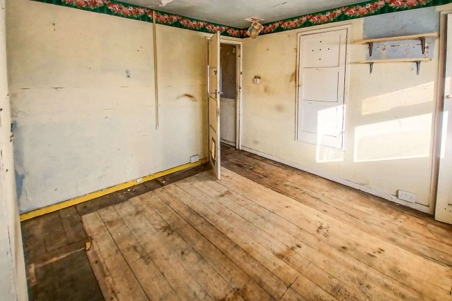 4 Hungerford Road, East Grafton, Marlborough, SN8 3DG 9