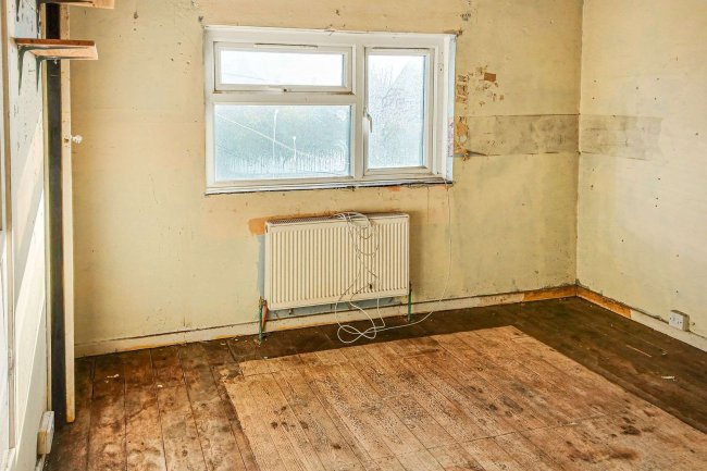 4 Hungerford Road, East Grafton, Marlborough, SN8 3DG 9