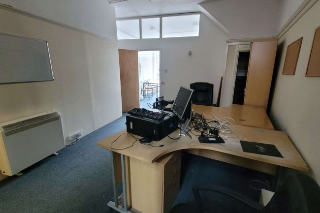 297 High St, Dorking, RH4 1RE 4