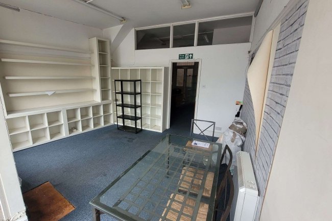 297 High St, Dorking, RH4 1RE 4