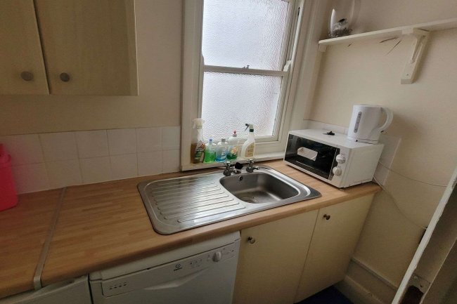 297 High St, Dorking, RH4 1RE 4