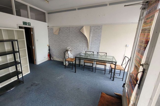 297 High St, Dorking, RH4 1RE 4