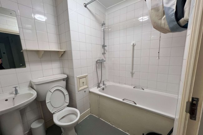 96 Cricketfield Road, Clapton, London E5 8NS 6