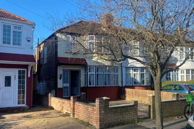 153 Conway Crescent, Perivale, Greenford UB6 8JB 7