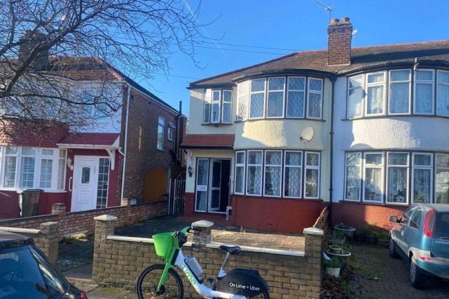 153 Conway Crescent, Perivale, Greenford UB6 8JB 7