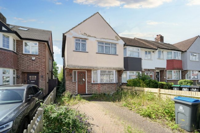 9 Hughenden Road, Worcester Park, Surrey, KT4 8DD 7