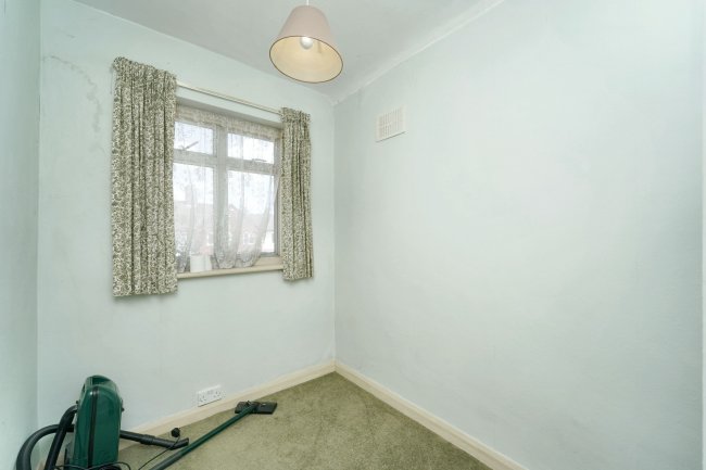 9 Hughenden Road, Worcester Park, Surrey, KT4 8DD 7