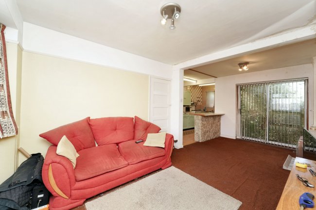 9 Hughenden Road, Worcester Park, Surrey, KT4 8DD 7