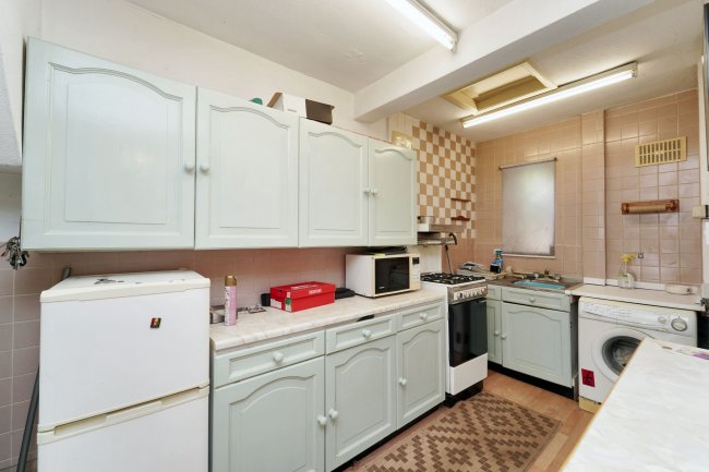 9 Hughenden Road, Worcester Park, Surrey, KT4 8DD 7