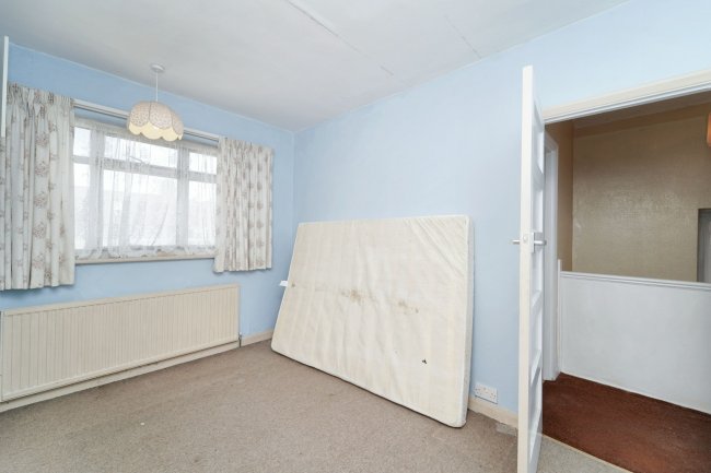 9 Hughenden Road, Worcester Park, Surrey, KT4 8DD 7