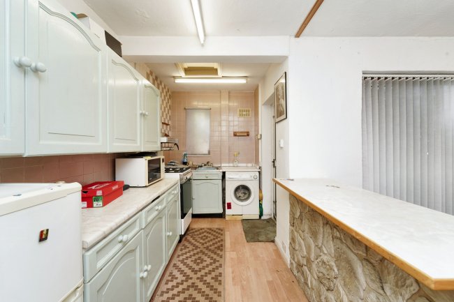 9 Hughenden Road, Worcester Park, Surrey, KT4 8DD 7